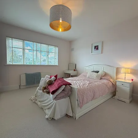 Luxury 4bdr Retreat With Garden And Workspace Malahide