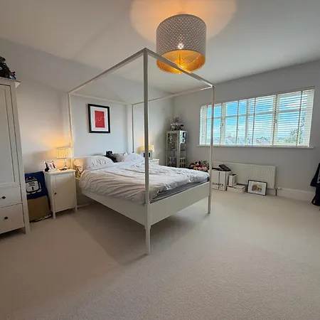 Luxury 4bdr Retreat With Garden And Workspace