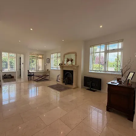 Luxury 4bdr Retreat With Garden And Workspace *