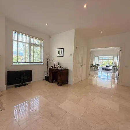 Holiday home Luxury 4bdr Retreat With Garden And Workspace Malahide