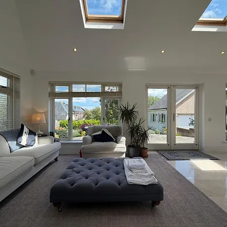 Holiday home Luxury 4bdr Retreat With Garden And Workspace