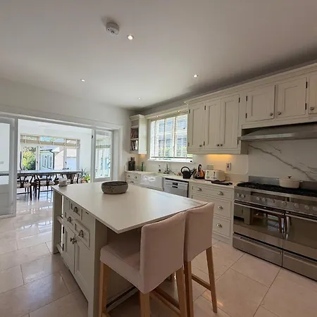 Holiday home Luxury 4bdr Retreat With Garden And Workspace Malahide