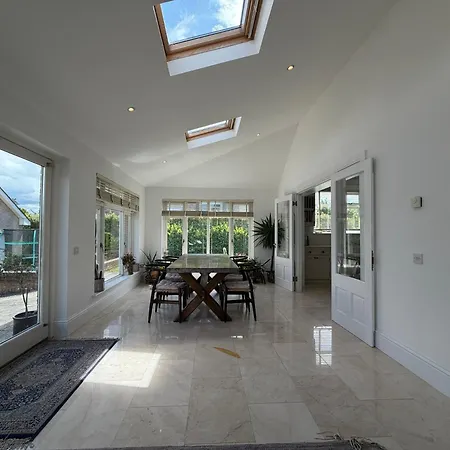Holiday home Luxury 4bdr Retreat With Garden And Workspace *