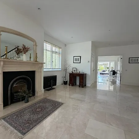 Holiday home Luxury 4bdr Retreat With Garden And Workspace *