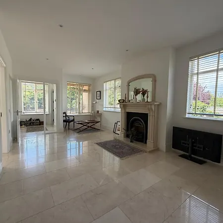 Luxury 4bdr Retreat With Garden And Workspace