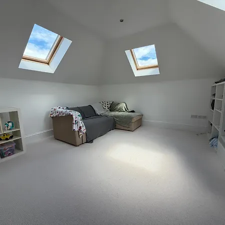 Luxury 4bdr Retreat With Garden And Workspace Holiday home *