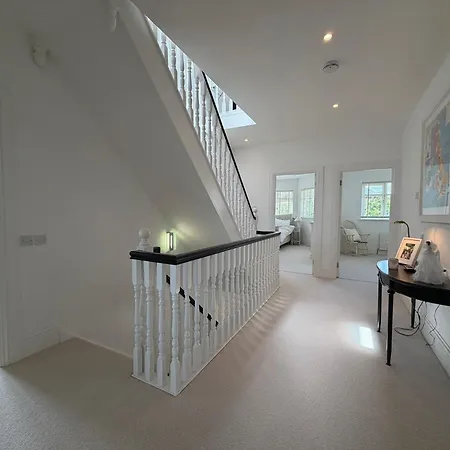 Holiday home Luxury 4bdr Retreat With Garden And Workspace