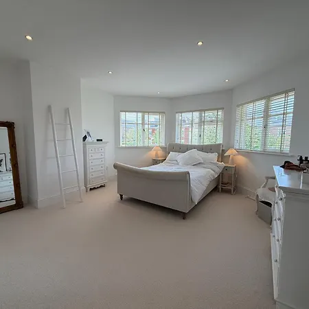 Luxury 4bdr Retreat With Garden And Workspace Semesterbostad *