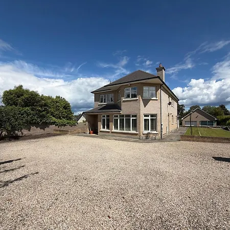 Luxury 4bdr Retreat With Garden And Workspace *